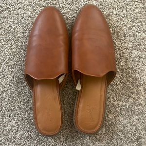 Universal Thread Size 11 Mules